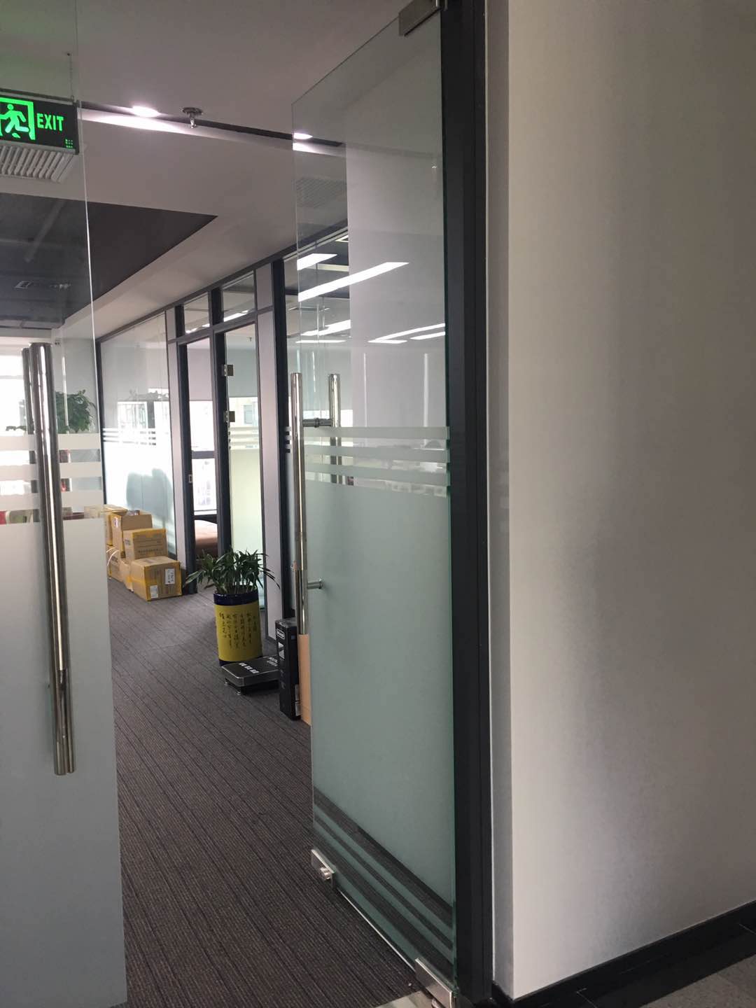 大连隔断,大连活动隔断,大连玻璃隔断 大连隔断,大连活动隔断,大连玻璃隔断